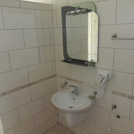 Hotel Tourist Complex Karina 3*