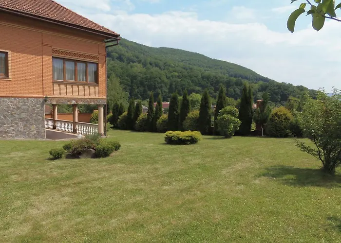 فندق Tourist Complex Karina 3*